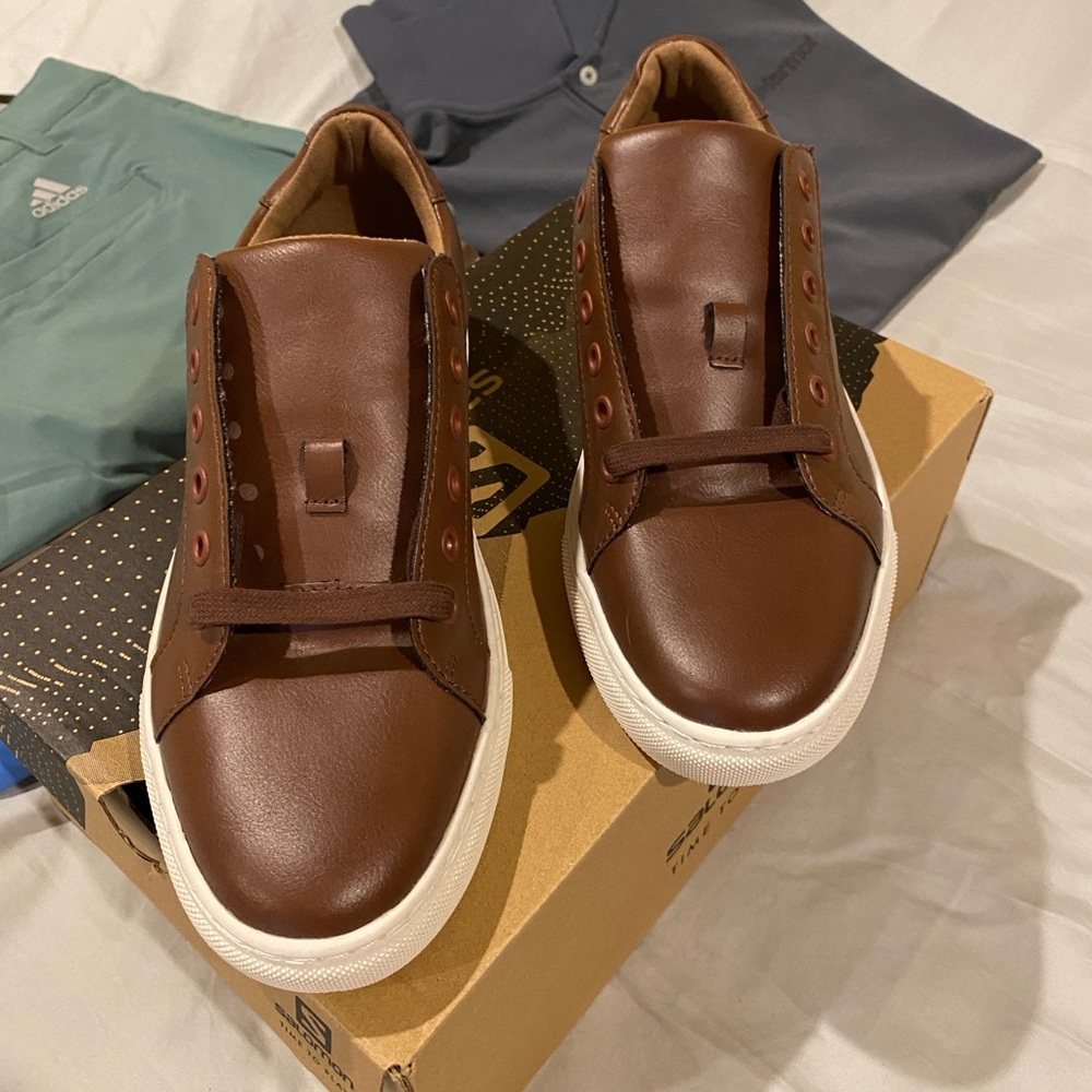 BRAND NEW BANANA REPUBLIC Men 8M casual sneakers